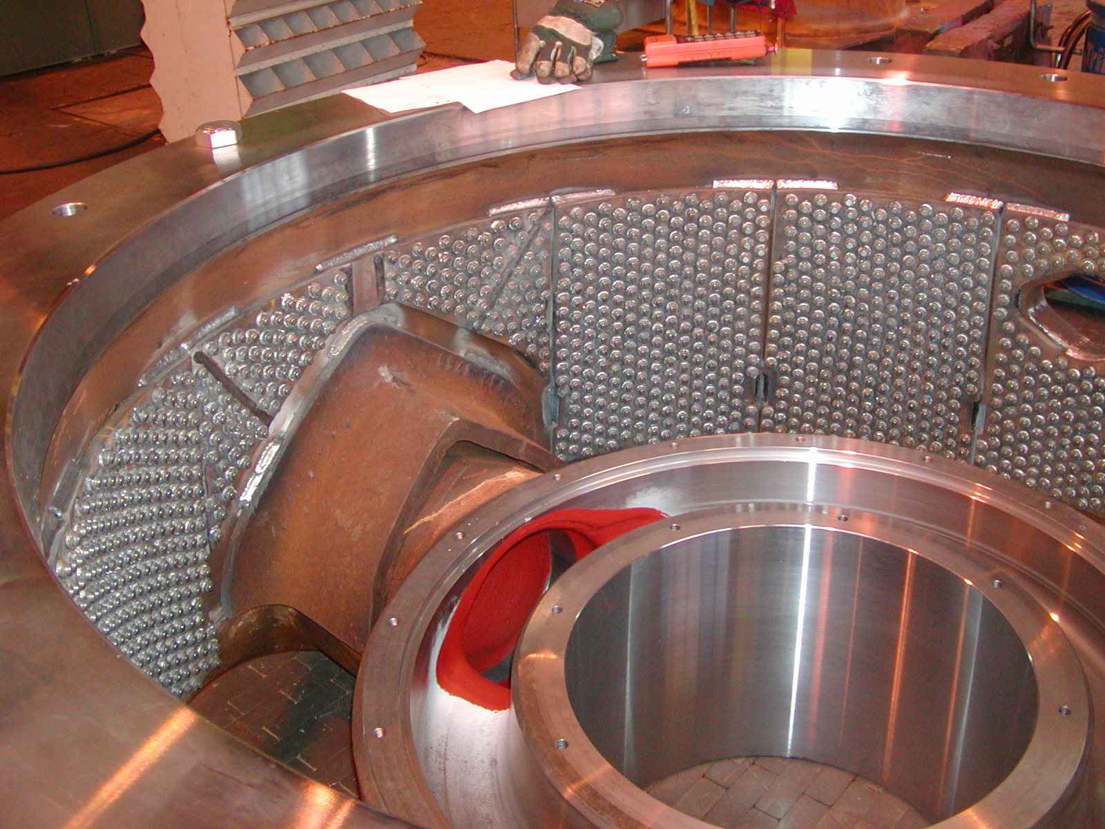 Gyratory crusher liner plates fitted with TuffStudds