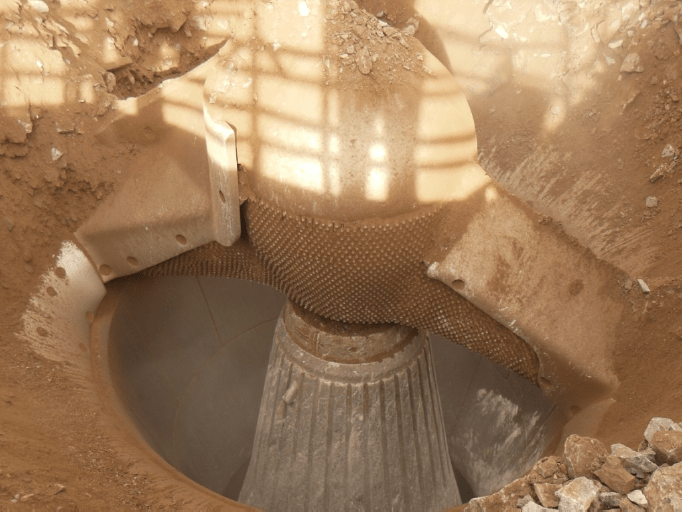 Primary gyratory crusher spider arm fitted with TuffStudds